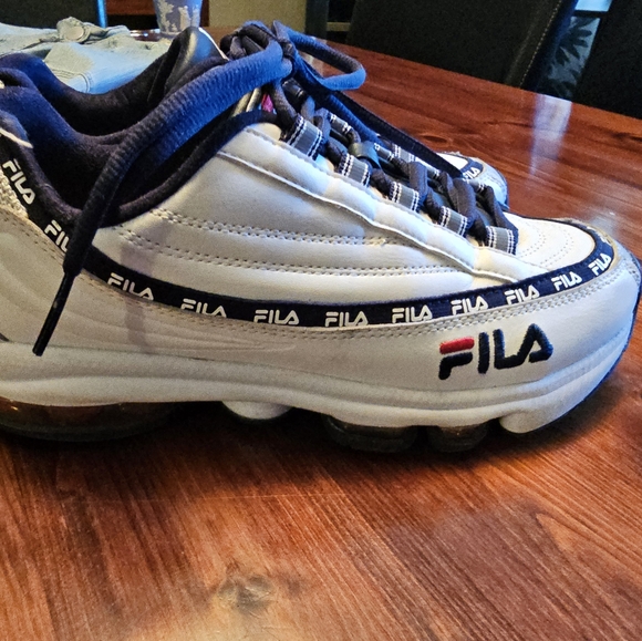 Fila dragster athletic shoes in very good used condition. Size 7.5 - Picture 3 of 9